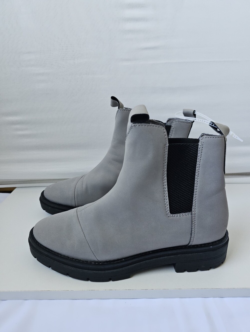 NWOT TOMS Grey Chelsea Lug Sole Boots - Size 9.5